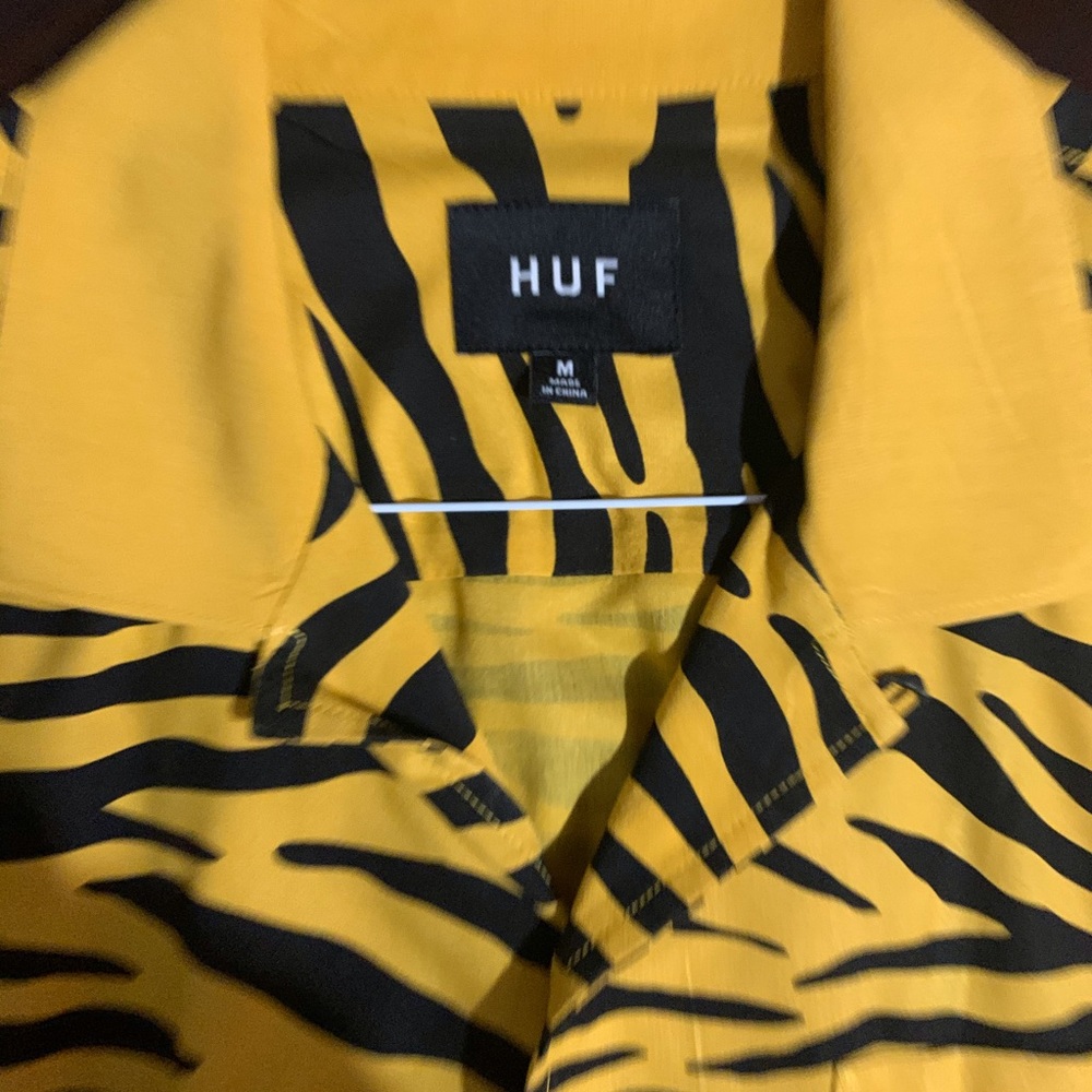 Huf tiger button down size M